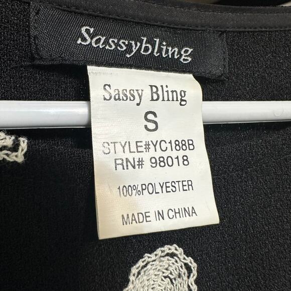 Sassybling Boutique Shift Dress Black with Ivory Embroidery Size Small - Picture 4 of 6
